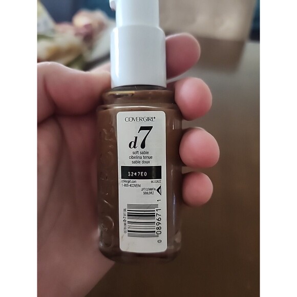 Covergirl TruBlend Oil-Free Liquid Foundation D7 Soft Sable Lightweight Makeup - Picture 6 of 7